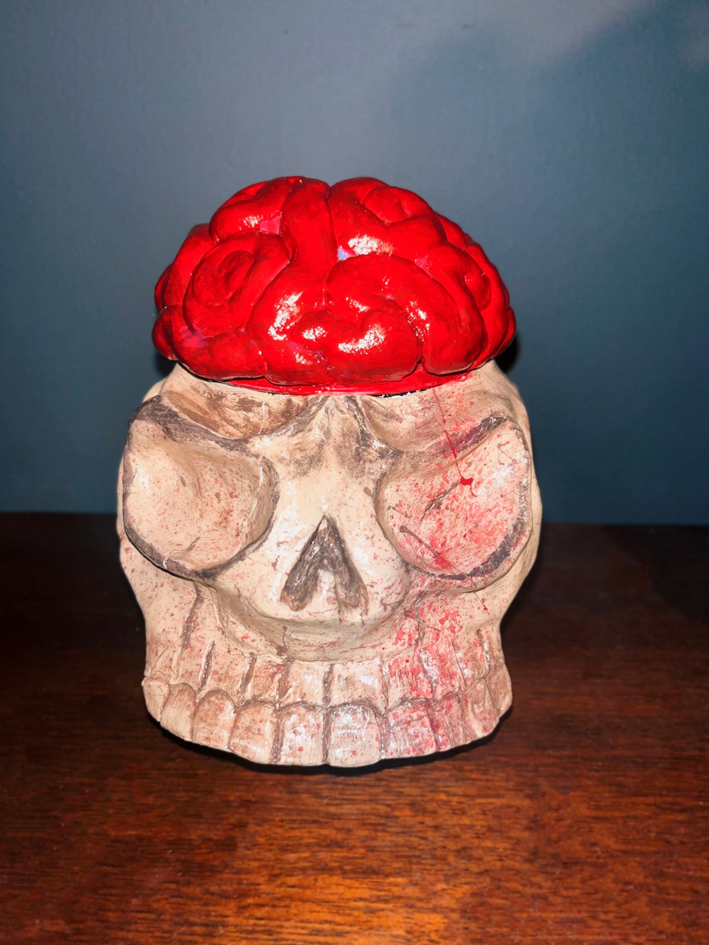 SKULL WITH BRAINS JAR